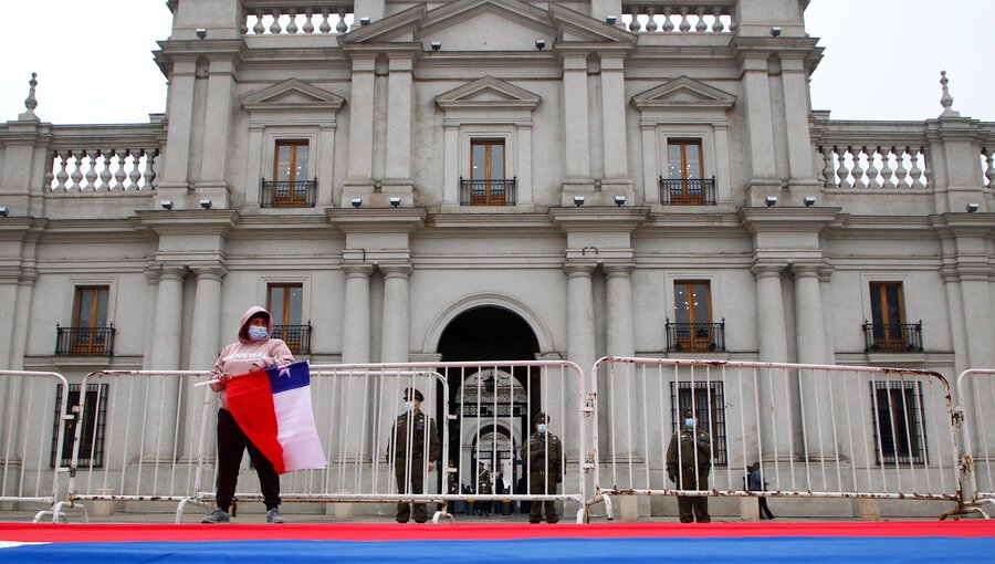 Asalto a funcionario de Presidencia: desconocidos roban celular con el que mantenía contacto directo con Boric