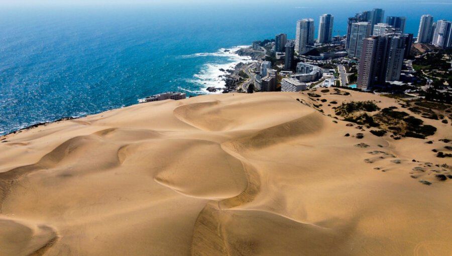 Proyecto de ley que prohíbe tránsito de vehículos motorizados en playas, dunas y humedales costeros avanza al Senado