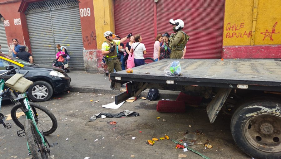 Encuentran a bebé de dos días de vida al interior de una mochila en cercanías de la Vega Central en Recoleta