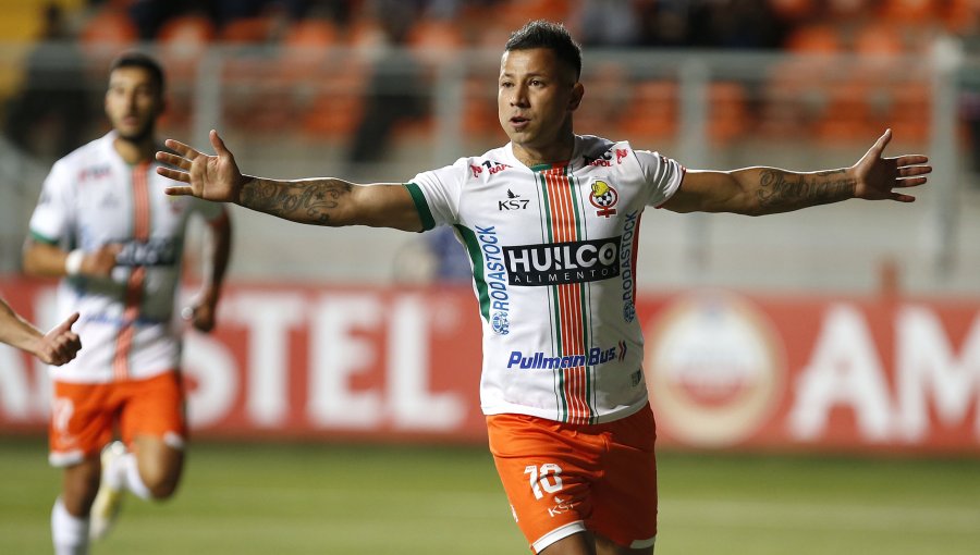 Cobresal rescató en el epílogo un empate en su debut en Copa Libertadores ante Barcelona