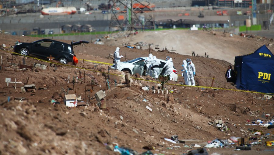 Crimen organizado estaría detrás de la muerte de tres personas que fueron encontradas en vehículos en Alto Hospicio