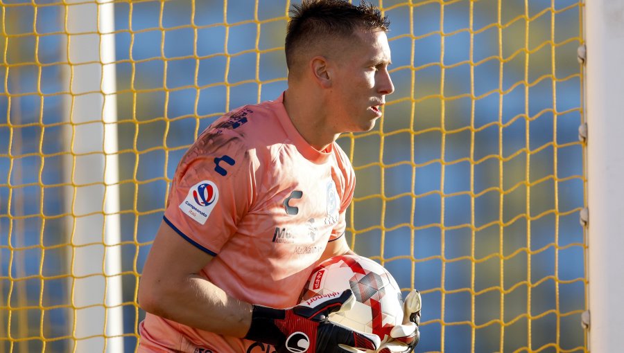 "Justicia divina": Ignacio González celebró ser absuelto tras expulsión en partido de Everton ante Colo-Colo