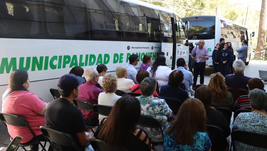 Entregan al municipio de Panquehue dos buses para el traslado de estudiantes y personas mayores