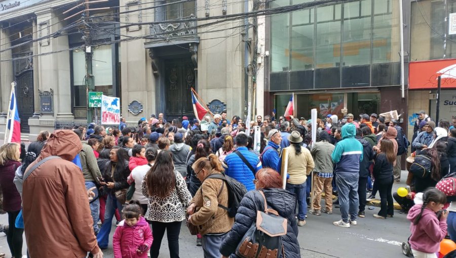 Miembros de la CUT realizaron multitudinaria protesta en las calles de Valparaíso que dejan un detenido