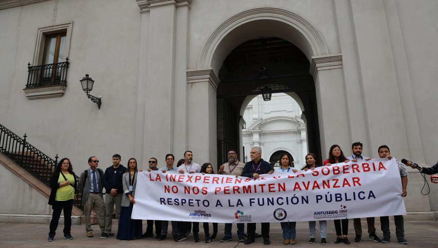 Funcionarios de La Moneda se manifestaron al interior del Palacio por falta de respuesta a demandas