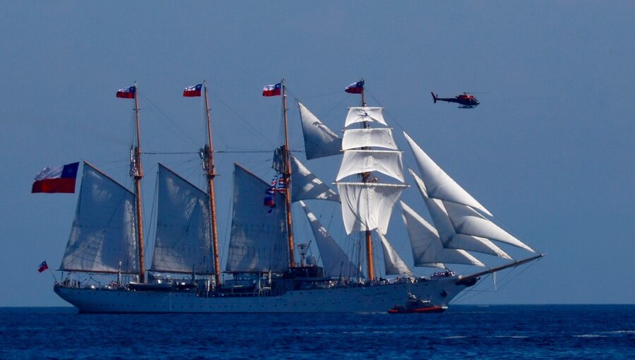 Desde Valparaíso, Buque Escuela Esmeralda zarpó en su viaje de instrucción número 68