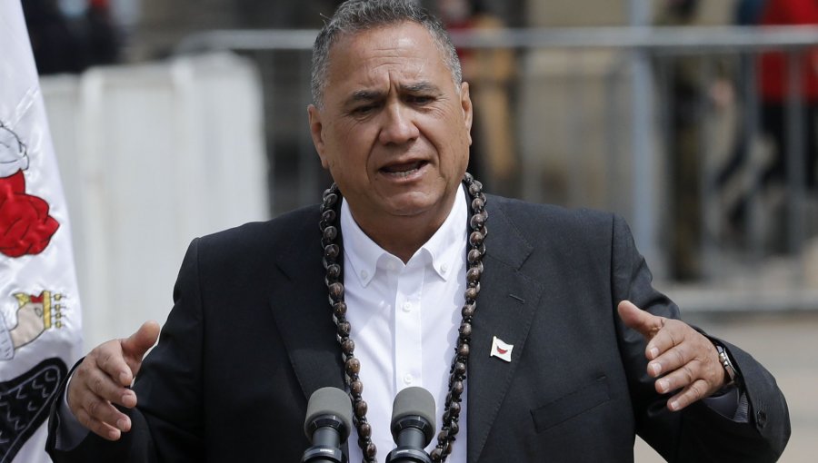 Alcalde de Rapa Nui propone acuerdo con Inglaterra para que Moái viaje de forma itinerante por el mundo