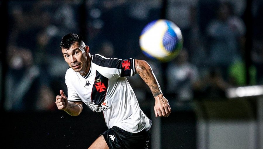 Gary Medel viajó a Chile horas después del triunfo de Vasco da Gama por estado de salud de su madre