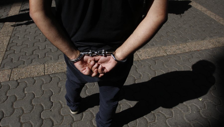 Delincuente drogado fue detenido tras quedarse dormido en domicilio al que había ingresado a robar en Valparaíso