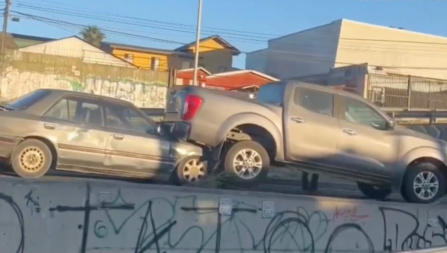 Colisión múltiple provoca alta congestión vehicular en el Camino Internacional en Viña del Mar