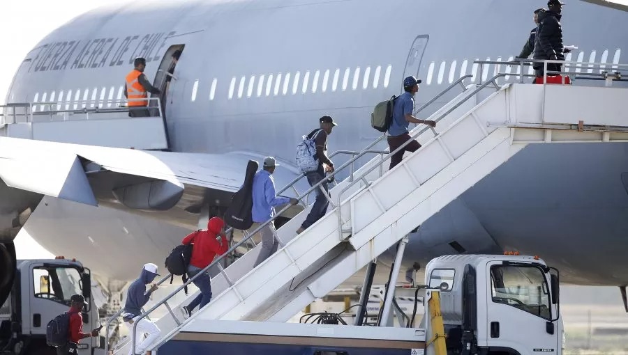 Venezuela acepta vuelo con 150 migrantes expulsados desde Chile