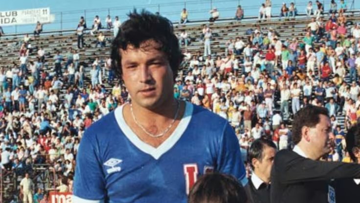 Sandrino Castec, histórico exjugador de U. de Chile, se encuentra internado en estado grave