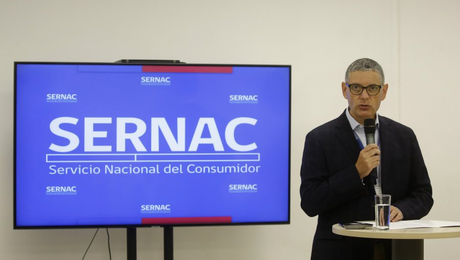 Editorial Santillana compareció en Sernac tras citación a declarar por el retraso en la entrega de textos escolares