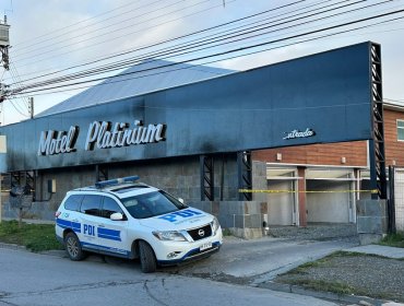 Hallan cadáver de un hombre apuñalado al interior del Motel Platinium de Punta Arenas