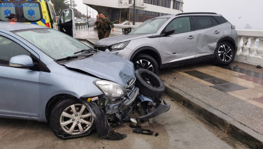 Colisión por alcance complica el tránsito en avenida La Marina de Viña del Mar