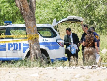 Hallan cadáver de un hombre flotando en canal de regadío en Maipú