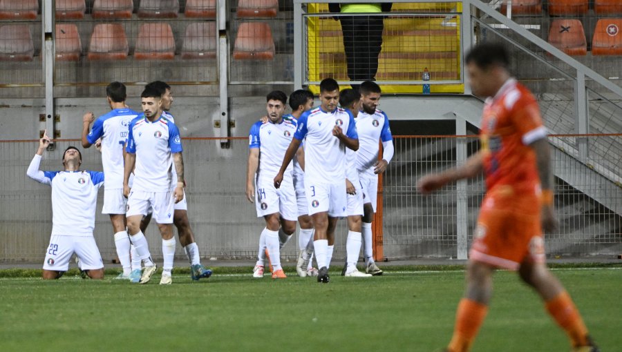 Audax Italiano goleó 0-3 a Cobreloa en Calama y logró salir de la zona de descenso