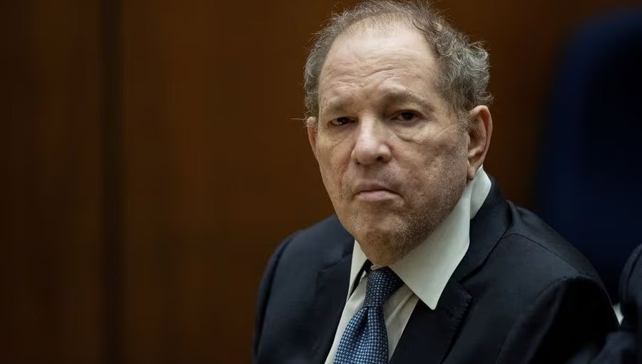 Anulan condena de 23 años de cárcel contra Harvey Weinstein y ordenan nuevo juicio por "error" en testimonios de testigos