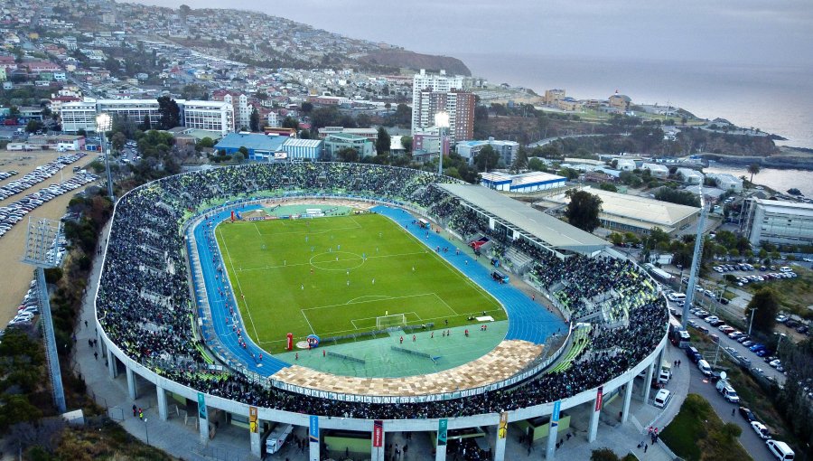 Jorge Sharp inicia cruzada para que el estadio de Playa Ancha regrese a manos del Municipio: "Le pertenece a los porteños"