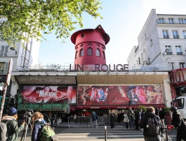 Colapsan y se desploman en su totalidad las aspas del emblemático Moulin Rouge de París