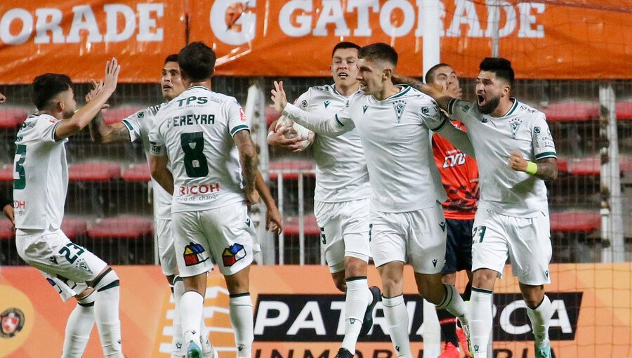 Wanderers derrota en la agonía a Juan Fernández en histórico encuentro