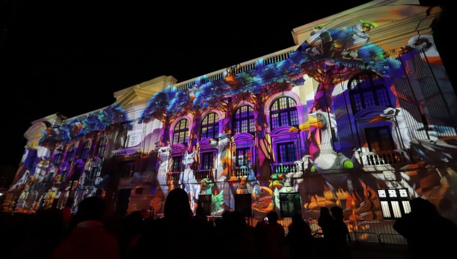 «Valparaíso Colores de Noche» congregó a unas 2 mil personas en la biblioteca Severín