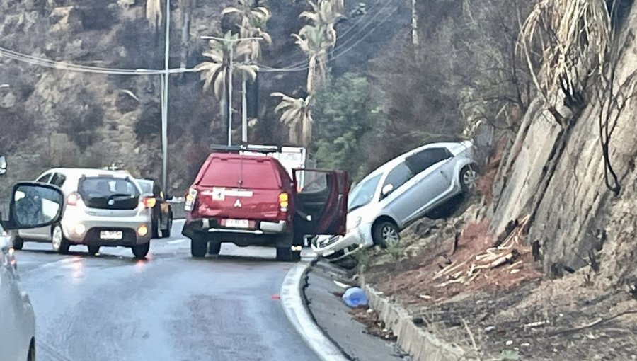 Al menos cuatro accidentes de tránsito se reportan en la ruta Las Palmas de Viña durante lluviosa mañana en la zona costera