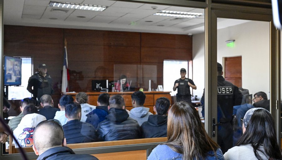 En prisión preventiva quedan nueve excadetes de Cobreloa tras ser formalizados por violación