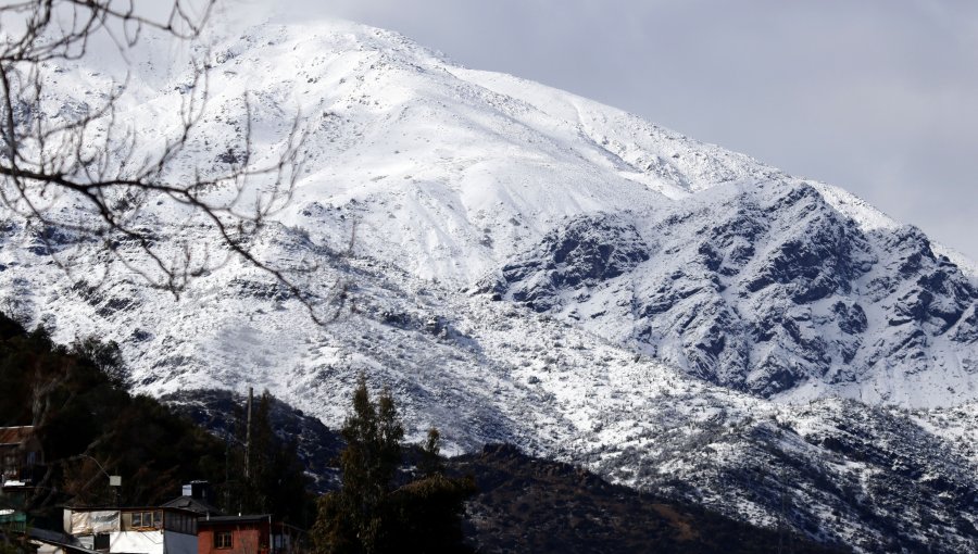 Dirección Meteorológica emite pronóstico de nevadas en tres regiones del sur del país