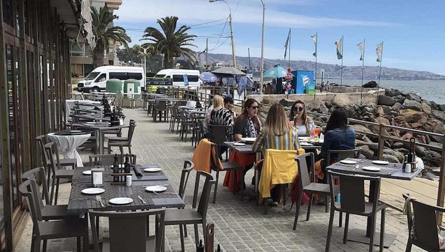 Municipio de Viña del Mar busca combatir incierto futuro de la playa Acapulco creando un gran polo gastronómico en la avenida Perú