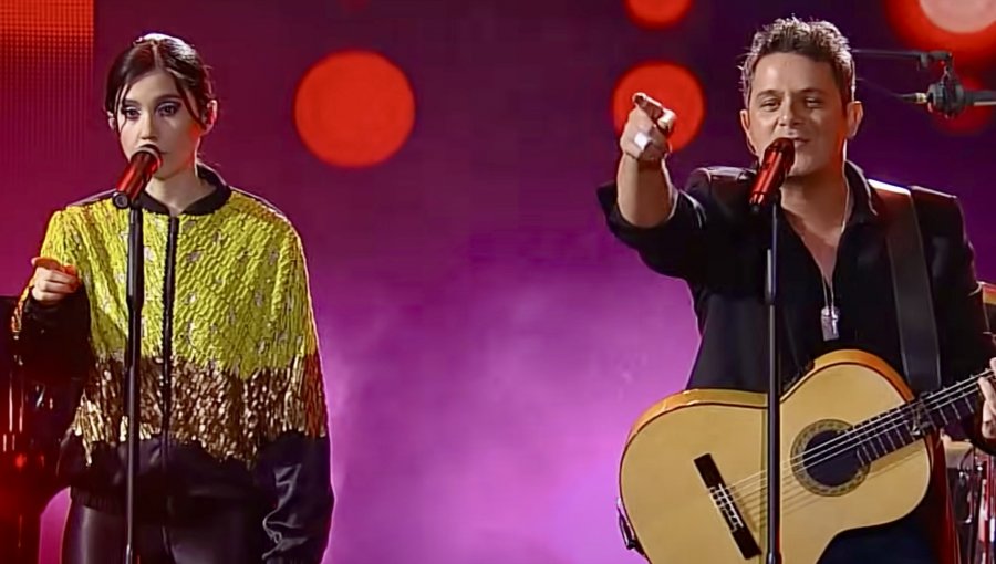 Javiera Mena y chascarro con Alejandro Sanz en Viña 2016: "El telepromter se quedó parado justo en la parte que me equivoqué"