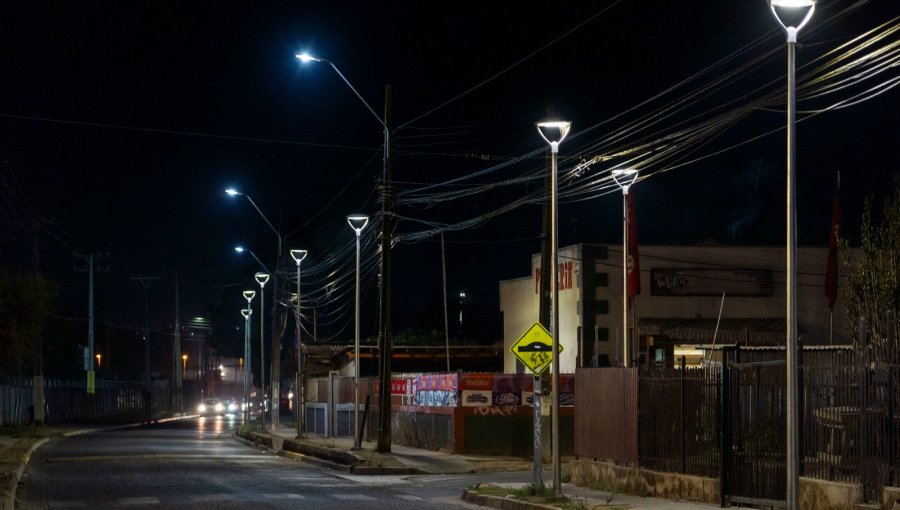 Sector Belloto Norte de Quilpué cuenta con nueva iluminación peatonal para reforzar la seguridad de sus vecinos