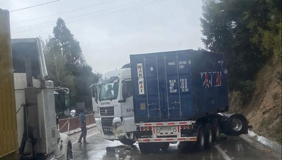 Accidente de tránsito en Camino La Pólvora de Valparaíso moviliza a Bomberos