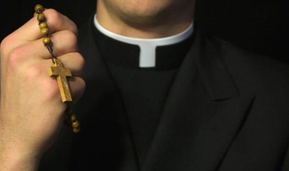 Sacerdote fue expulsado de la Iglesia por abuso sexual durante rito de exorcismo al interior de parroquia de Concepción