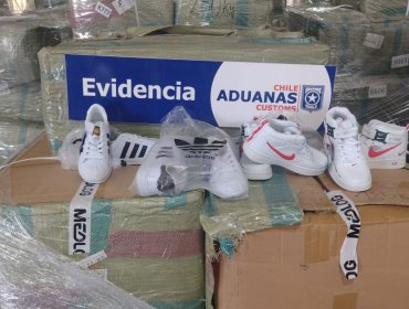 Aduanas incauta más de 70 mil perfumes y 6 mil pares de zapatillas falsas: cargamentos arribaron desde puertos asiáticos