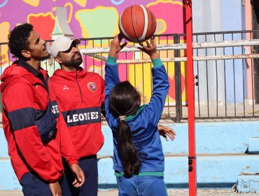 Lanzan taller de basquetbol inclusivo en Escuela Especial Renacimiento de Quilpué