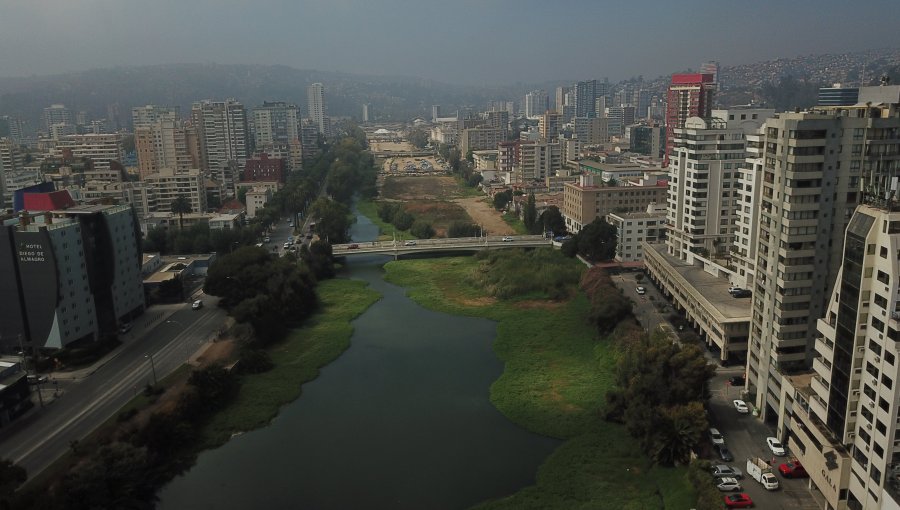 Contraloría ordena sumario al Municipio de Viña por trato directo con la Universidad Católica de Valparaíso por proyecto en estero