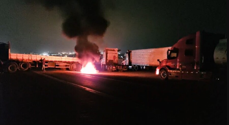 Camioneros inician paro y se toman rutas de la región de Antofagasta para exigir seguridad