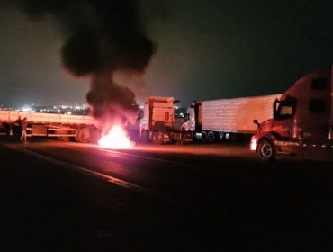 Camioneros inician paro y se toman rutas de la Región de Antofagasta para exigir seguridad