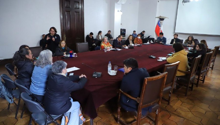 Concejo respalda denuncia de apoderadas de escuelas y liceos en mal estado en Valparaíso