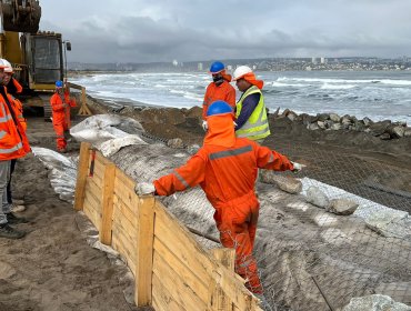 Implementan enrocado para evitar erosión por el oleaje en sector de Punta Piedra de Ritoque