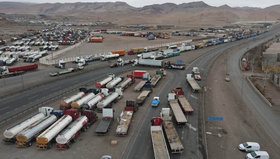 Camioneros del norte del país en paro exigen estado de excepción en la frontera ante constantes asaltos