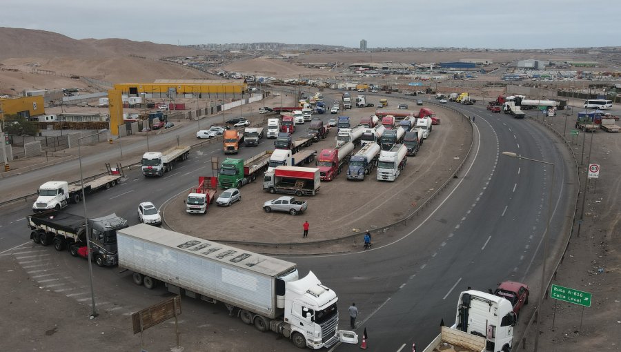 Ministro de Hacienda por paro de camioneros: "Es difícil a veces comprender este tipo de paralizaciones"