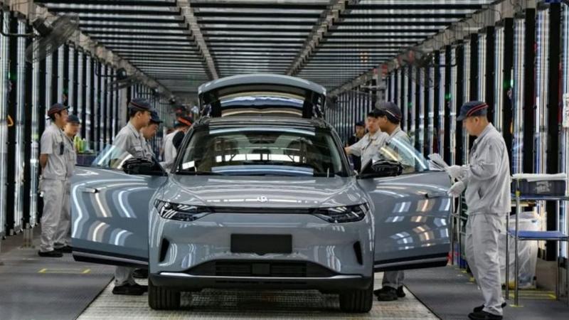 Biden da un duro golpe a los autos eléctricos chinos al imponerles un arancel del 100% para su importación a EE.UU.