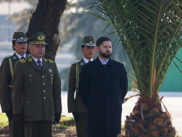 Carabineros entrega a presidente Boric propuesta de bono trimestral: Beneficiaría a 50 mil funcionarios