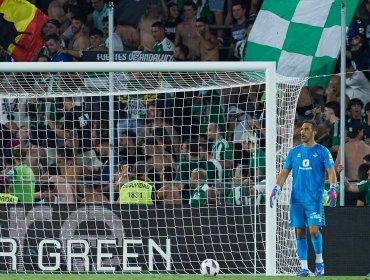 Claudio Bravo ya tendría un primer interesado para continuar su carrera tras anunciar su adiós del Betis