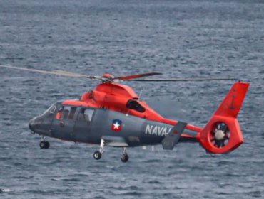 En medio de entrenamiento, rescatista de la Armada cae desde helicóptero en la playa del Deporte de Viña del Mar