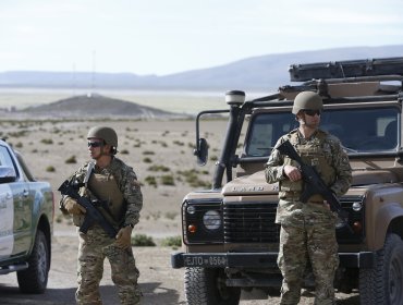 Funcionarios del Ejército y Carabineros dispararon contra sujetos que intentaron salir de Chile en camionetas en Hito Cajón