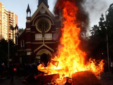 Declaran culpable a acusado de incendiar la Iglesia de Carabineros durante el estallido social