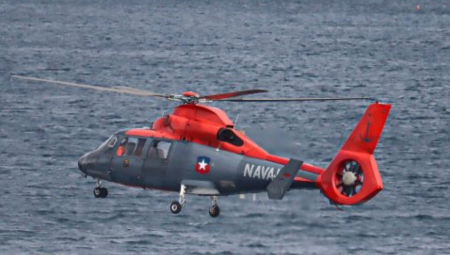 En medio de entrenamiento, rescatista de la Armada cae desde helicóptero en la playa del Deporte de Viña del Mar